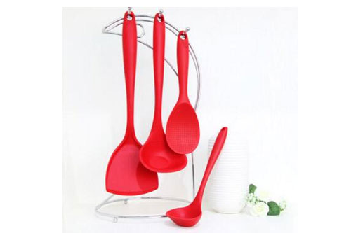 鴻坤偉業(yè)為您揭秘純硅膠廚具與包膠廚具的特性